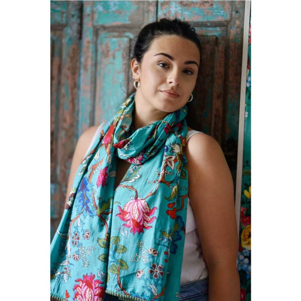Lightweight scarf
