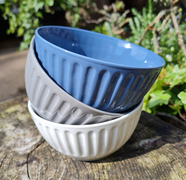 Ribbed cereal bowls