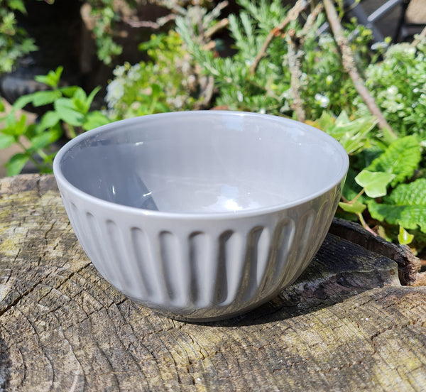Ribbed cereal bowls