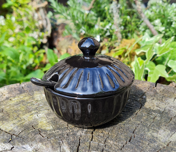 Ribbed sugar dish