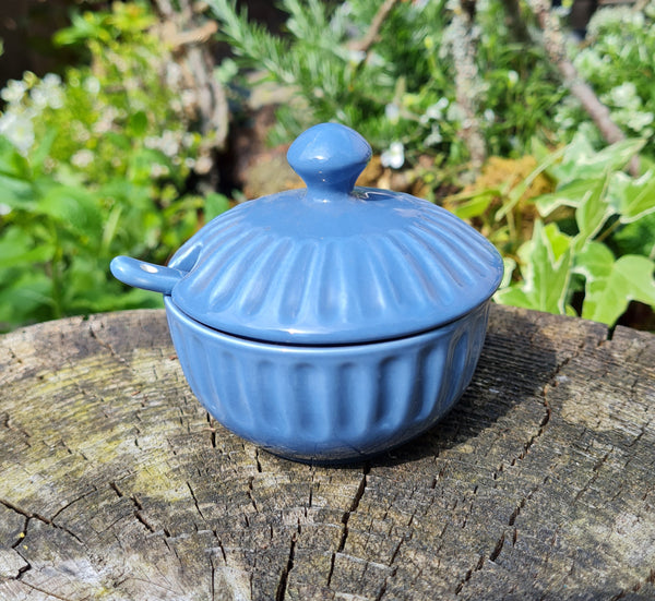 Ribbed sugar dish